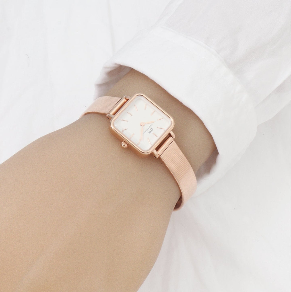 Daniel Wellington Quadro Studio White Dial Rose Gold Mesh Strap Watch For Women - DW00100517