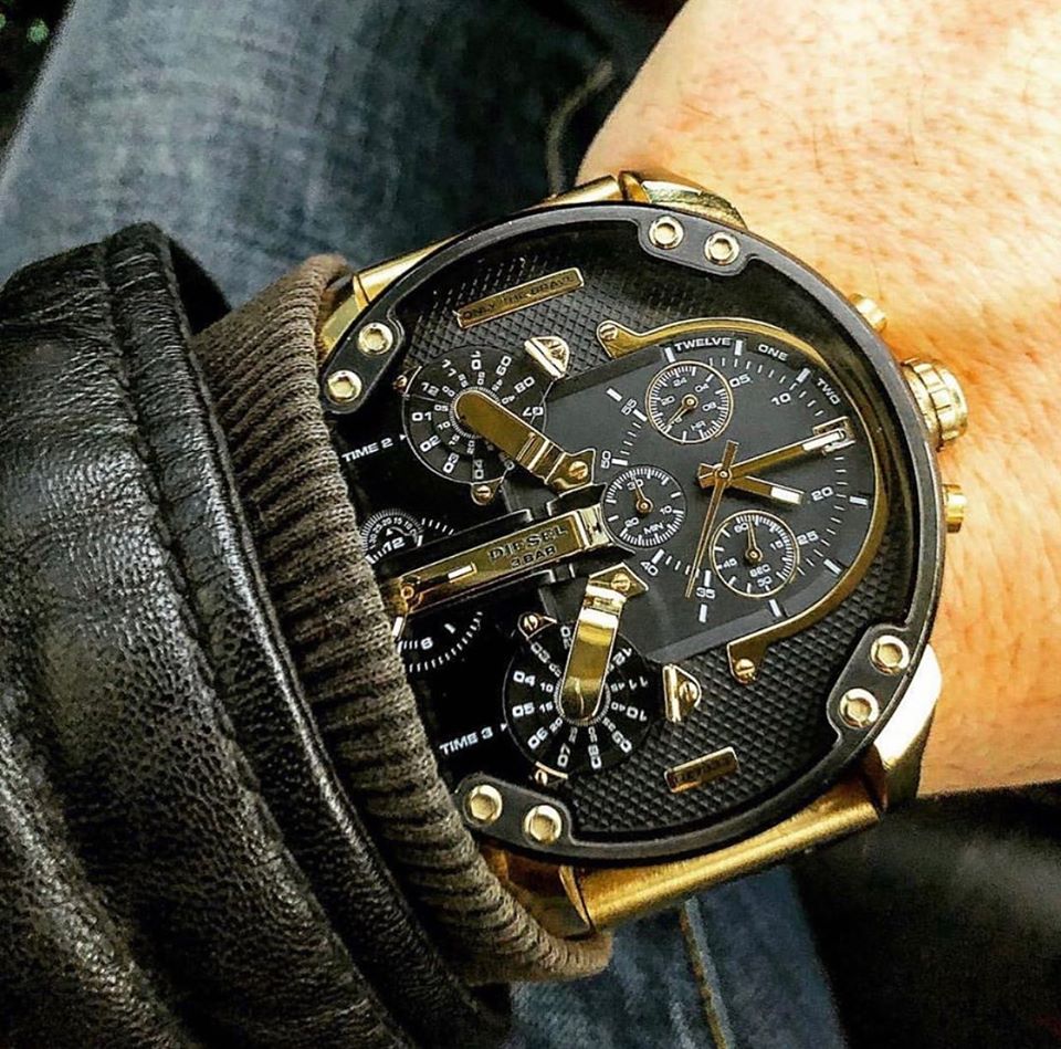 Diesel Mr Daddy 2.0 Chronograph Black Dial Gold Steel Strap Watch For Men - DZ7333