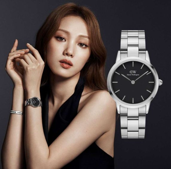 Daniel Wellington Iconic Link Black Dial Silver Steel Strap Watch for Women - DW00100204